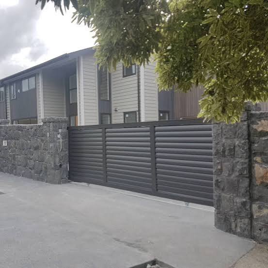 Sliding gate, Auckland